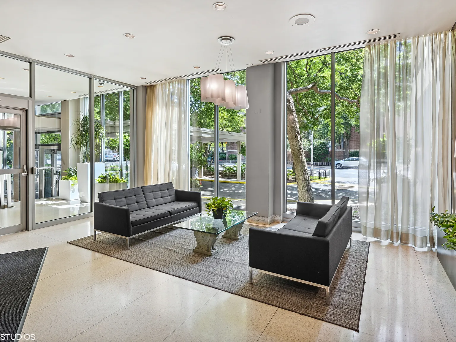 2 bed, 1100 sqft, $3,800 — Photo 2