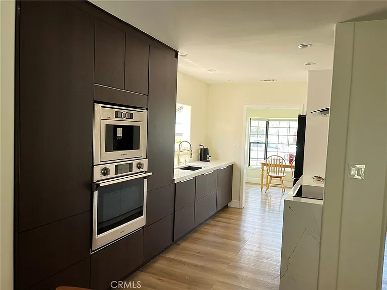 1432 N Catalina St — Photo 8
