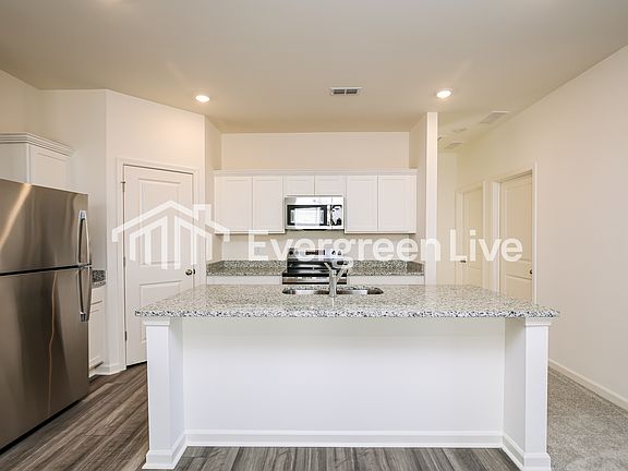 5th image of 741 Shepard Rock Dr