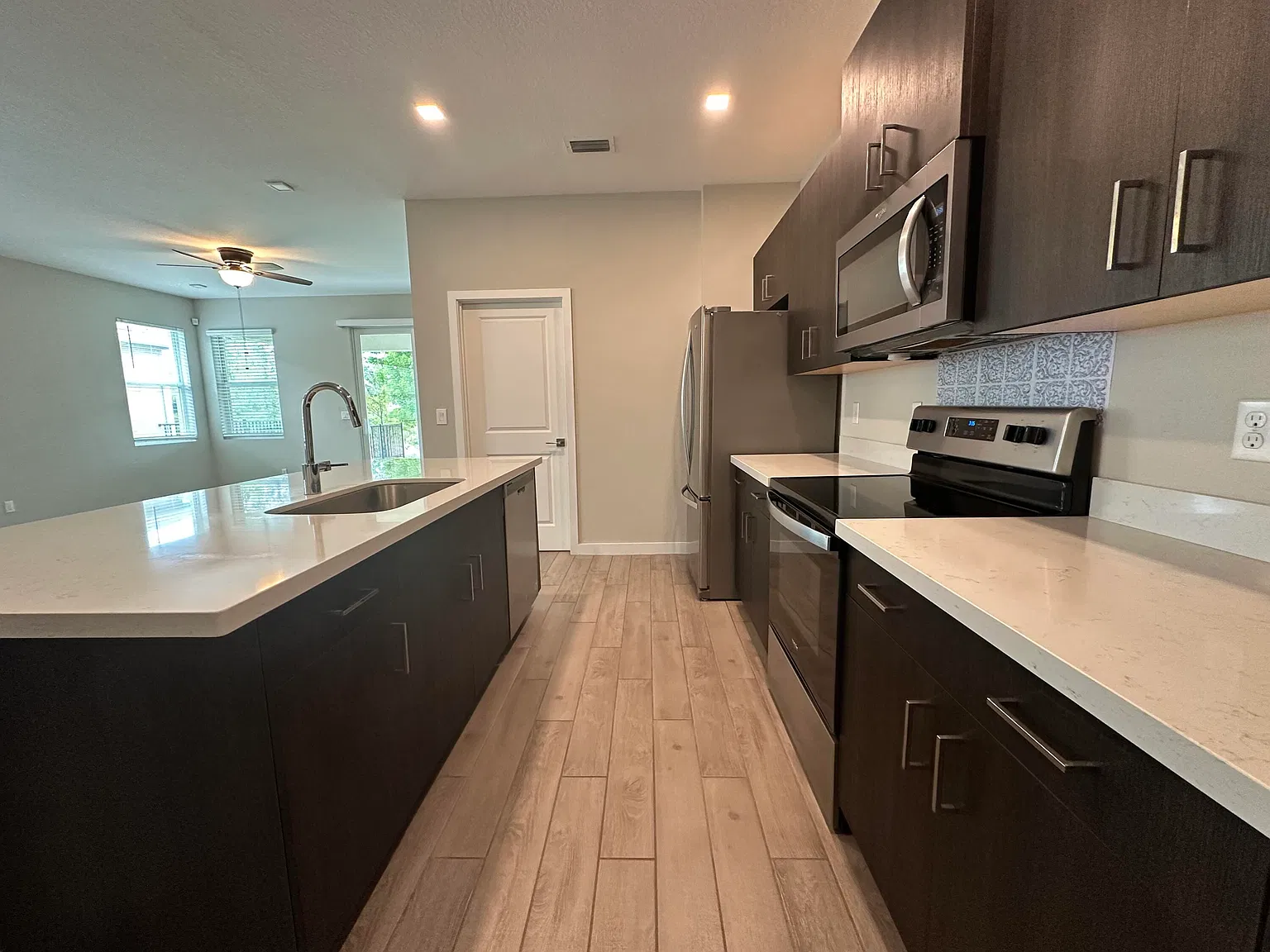 4 bed, 2.0 bath, 1730 sqft, $3,700 — Photo 4