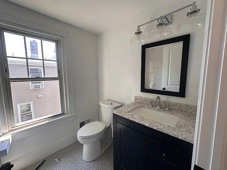 80 Holland Ave — Photo 8