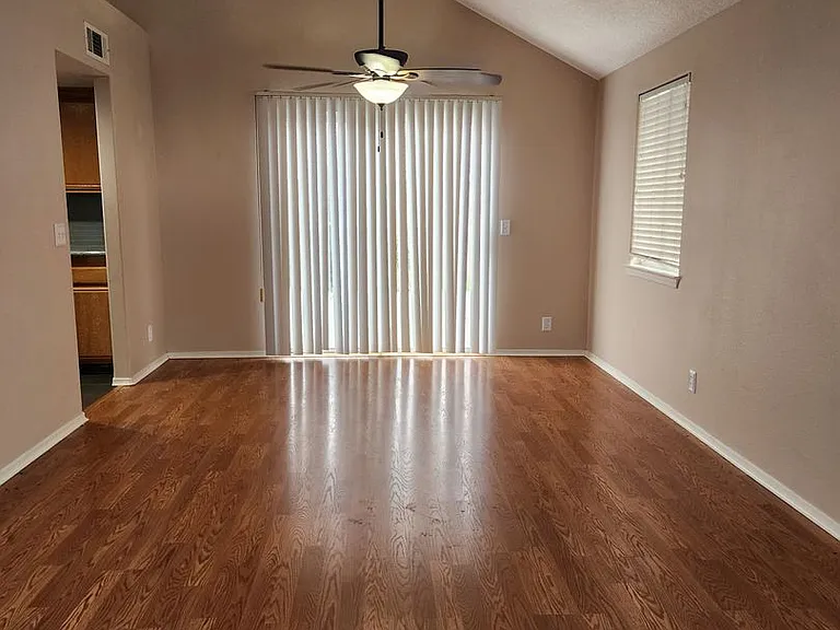 3301 Chuckwagon St — Photo 2