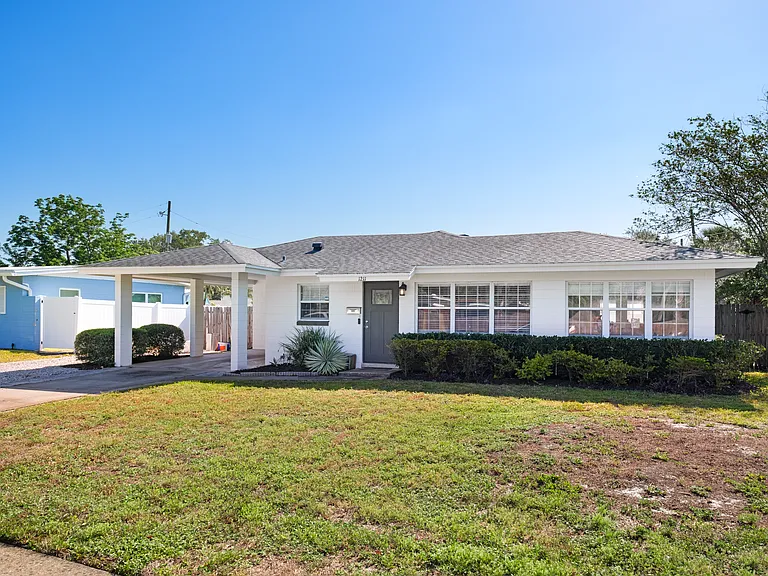 1211 Robin Rd — Photo 2
