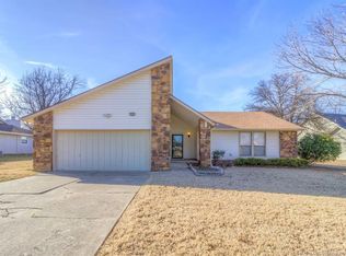 6828 S 29th Ave W, Tulsa, OK 74132