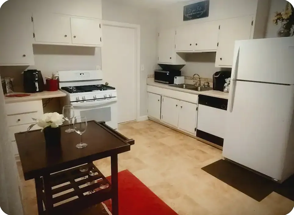 3 bed, 1000 sqft, $1,850 — Photo 4