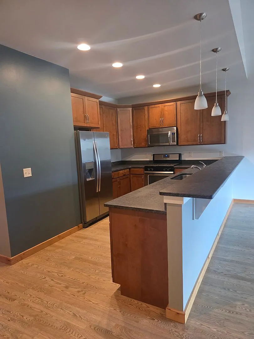 3 Bed 2 Bath with double attached garage in Four Corners — Photo 2