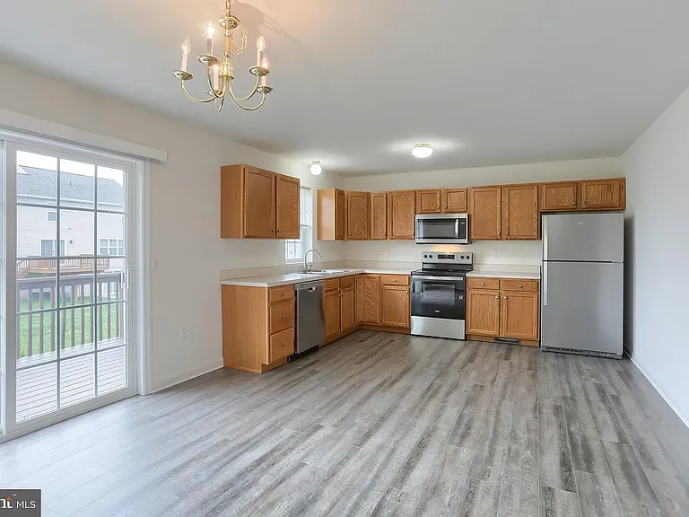 2120 Autumn Ct — Photo 6