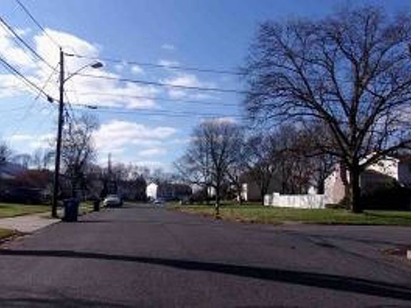 Exterior Neighborhood (street photo)