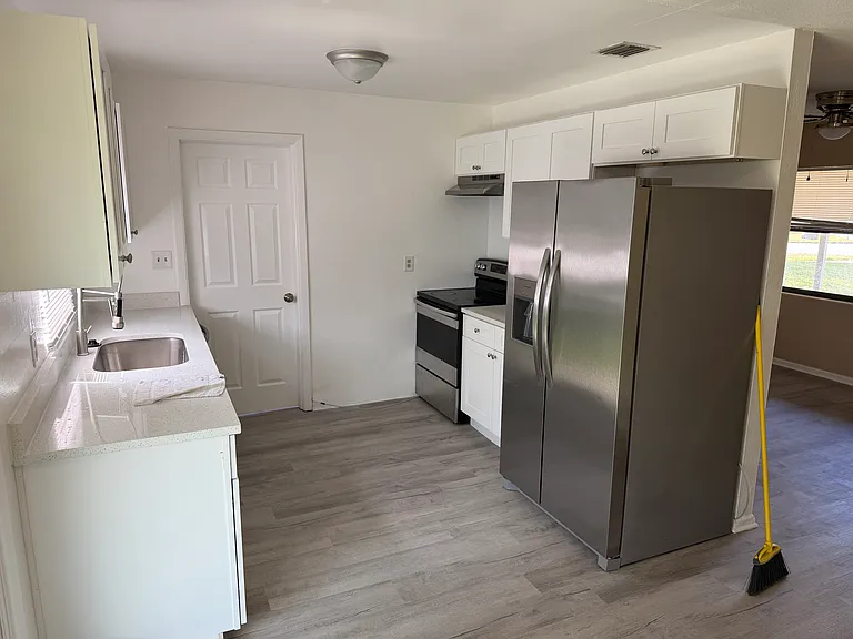 5113 Cliveden Dr — Photo 4