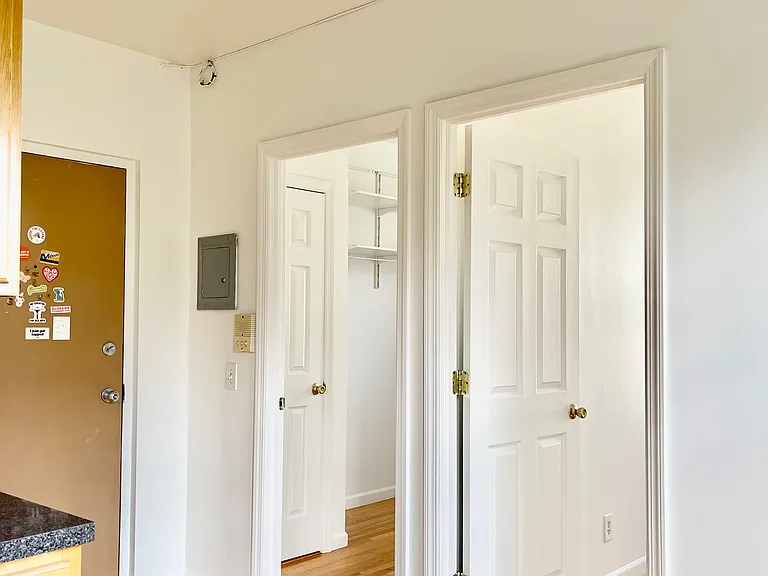 136 McKibbin St #10R — Photo 4