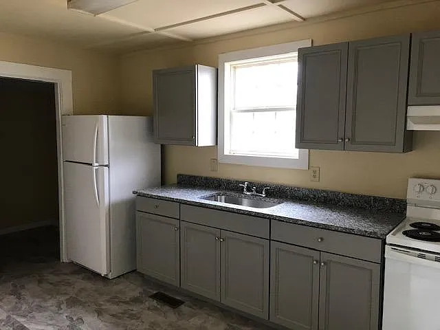 106 Locust St — Photo 5