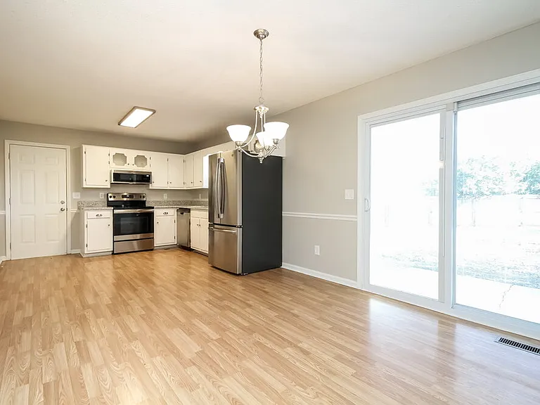 1506 Ashlawn Dr — Photo 7
