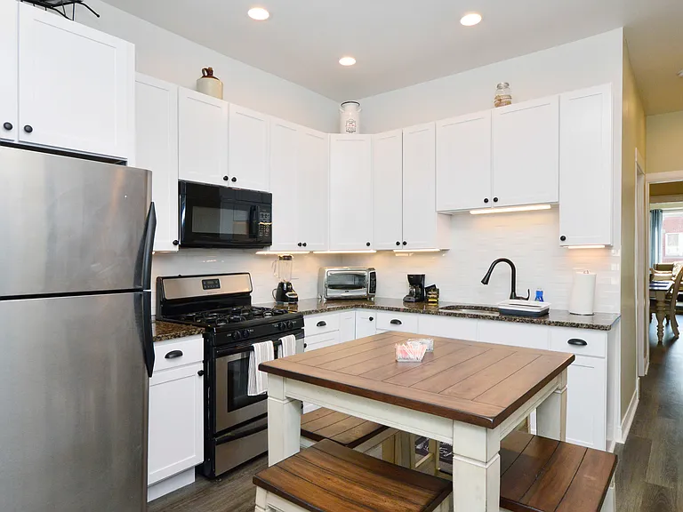 2904 W Diversey Ave #2 — Photo 7