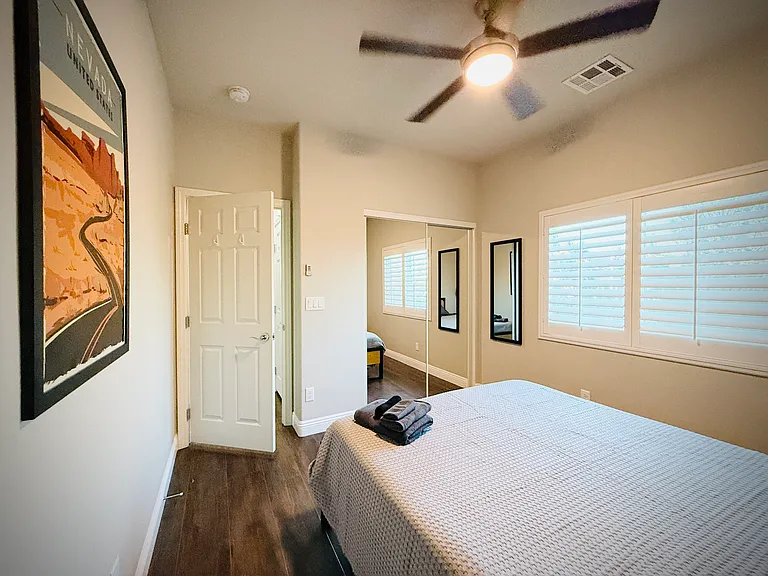 2nd floor standard bedroom 10x10' with queen bed & new memory foam mattress. Mirrored closets for your convenience.