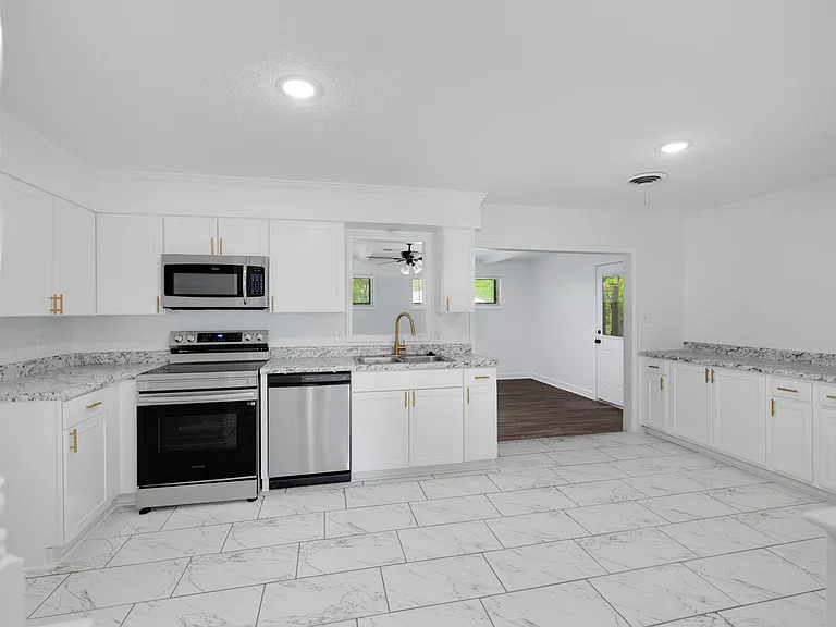 8228 Brooksville Cv — Photo 4