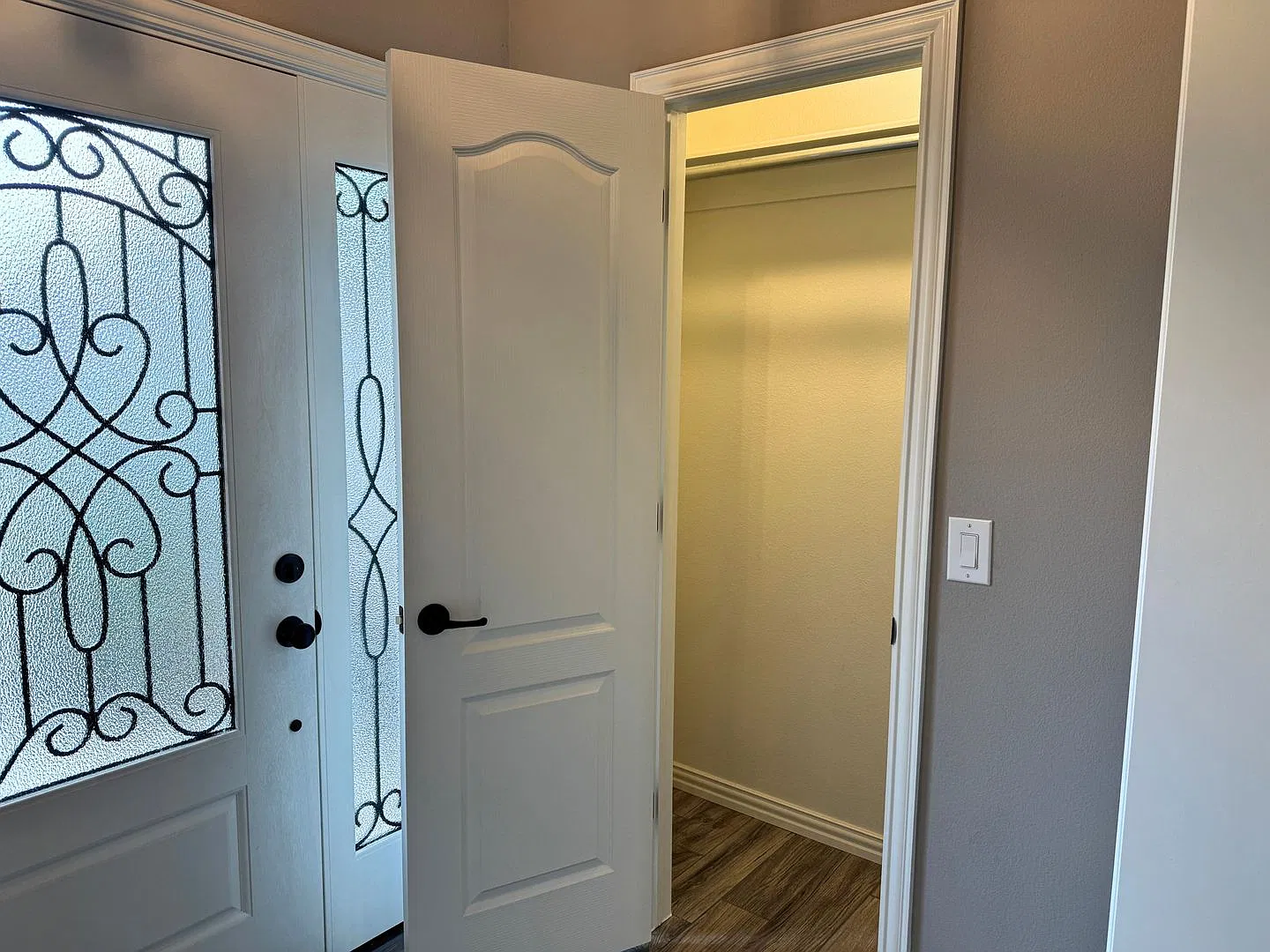 Spacious 4 bed, 2 bath brick home with 2-car garage in Stone Lake Estates! — Photo 4