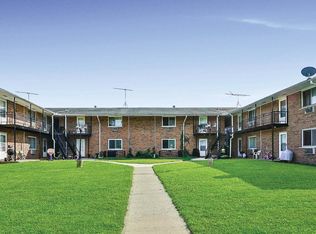 1866 Lilac Ln APT A1, Aurora, IL 60506