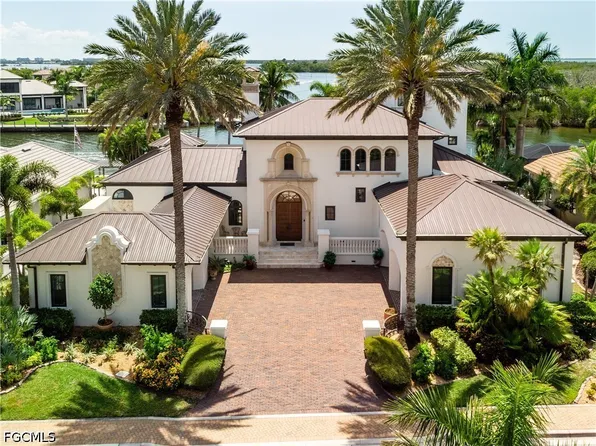 1526 Hermitage Ln, Cape Coral, FL 33914