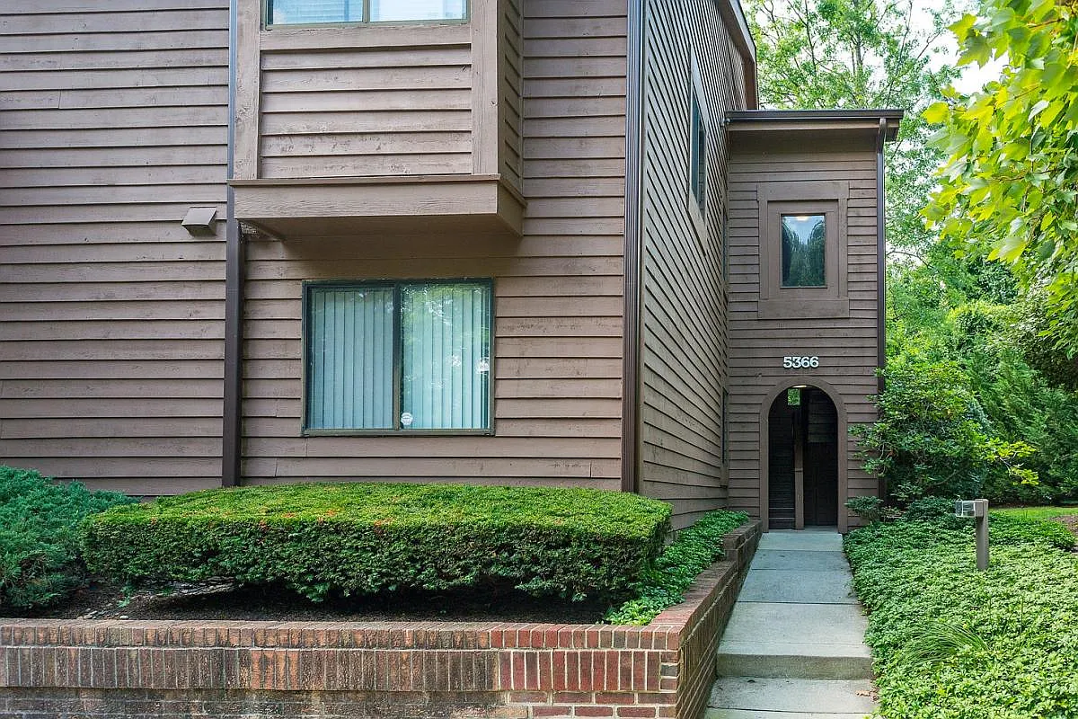 2 bed, $1,800 — Photo 1