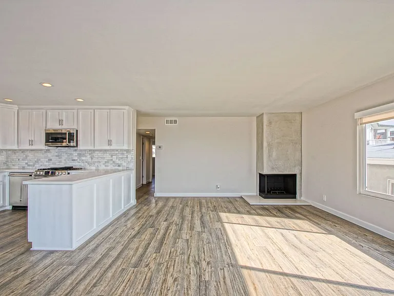 307 Bayview Dr — Photo 11