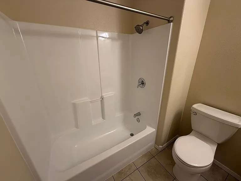1911 Girard Blvd NE — Photo 17