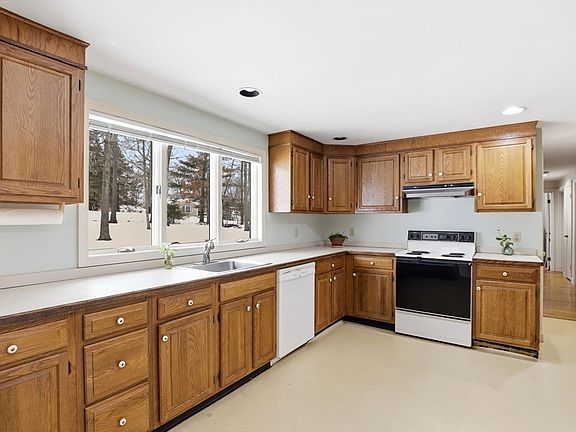 3rd image of 49 Jackson Rd