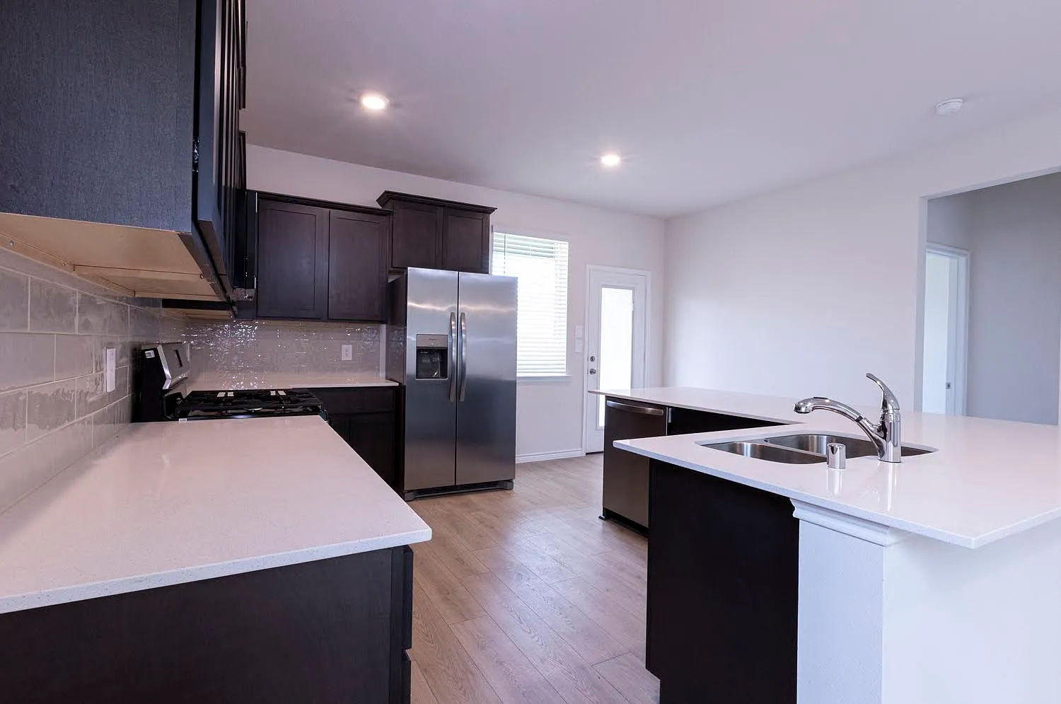 4 bed, 2833 sqft, $3,285 — Photo 2