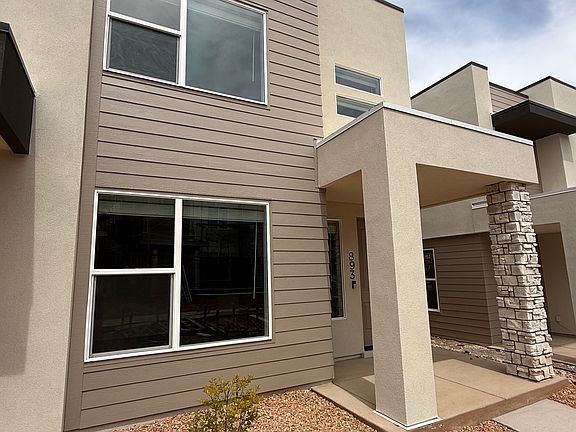 Brand new end unit townhouse in beautiful Desert Color in St. George, Utah.