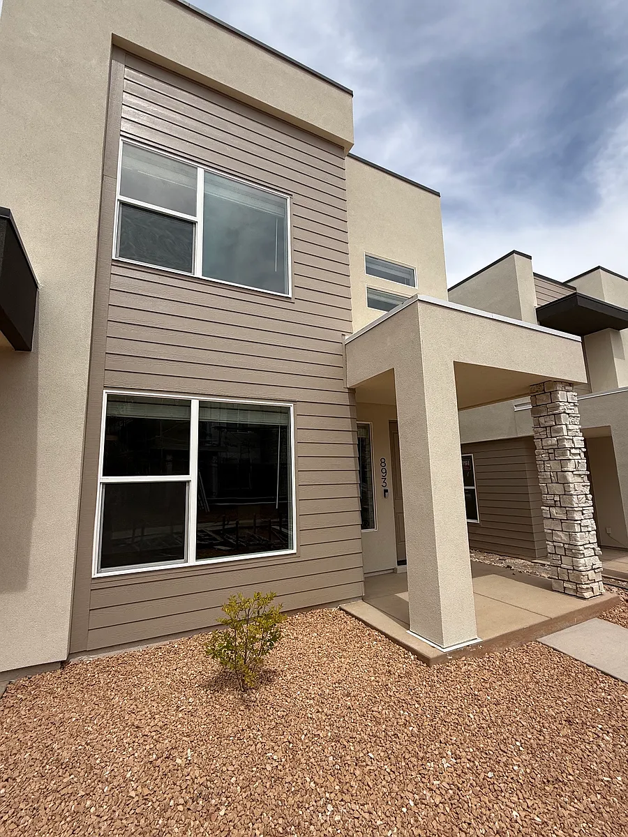 Brand new end unit townhouse in beautiful Desert Color in St. George, Utah. - 893 W Bright Ridge Ln