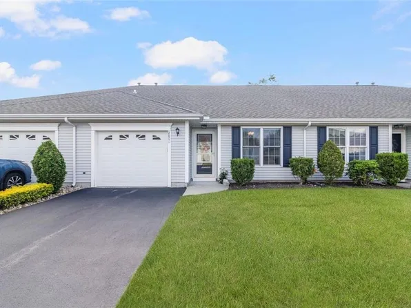 2806 Village Green Cir, Coventry, RI 02816