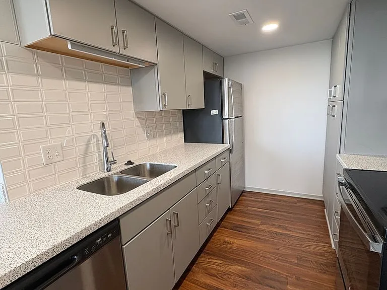 Sky Park Apartments — Photo 16