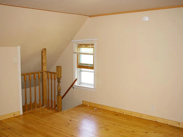 Upper level bedroom 14' x 13'