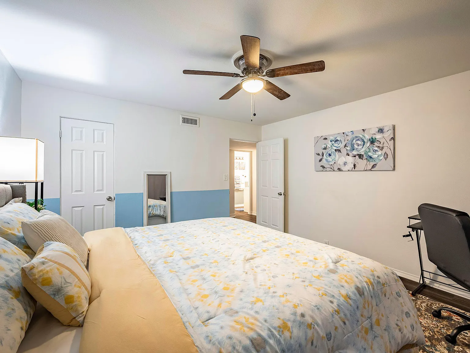 2 bed, 2.0 bath, 1149 sqft, $1,438 — Photo 2
