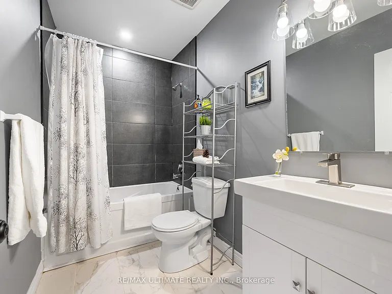 252 Bertie St #E — Photo 20