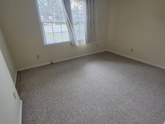 3rd image of 219 Courtney Way #B