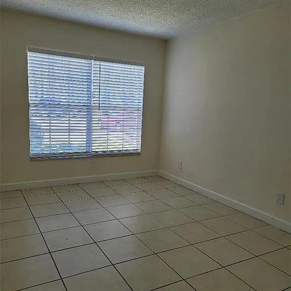 190 Santa Clara Dr #4 — Photo 7