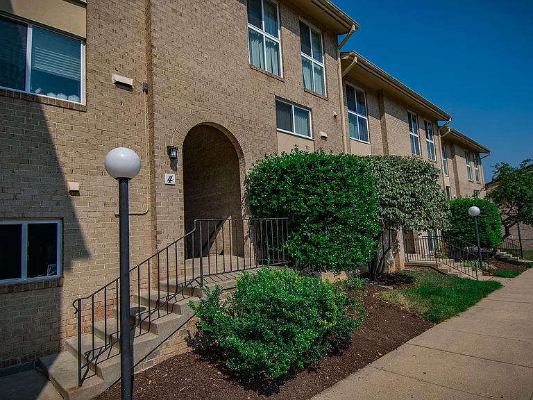 Maplewood Villas Apartments Building Exterior 114