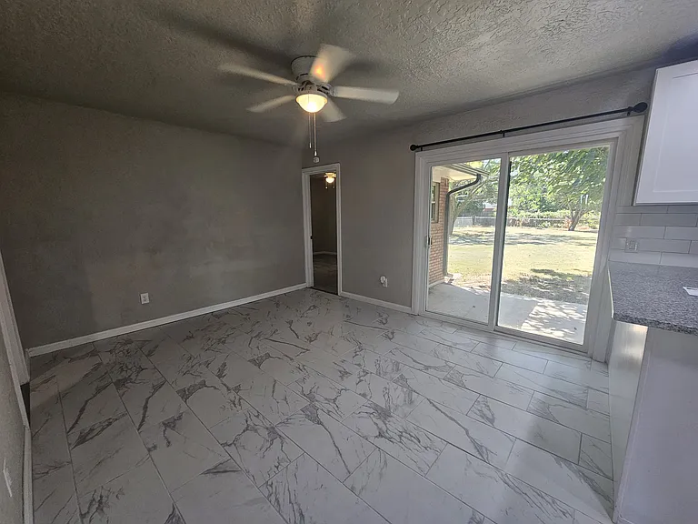 5314 NW Glenn Ave — Photo 3