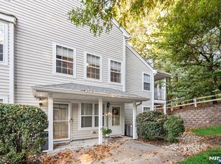 1034 Castle Rd, Mahwah, NJ 07430