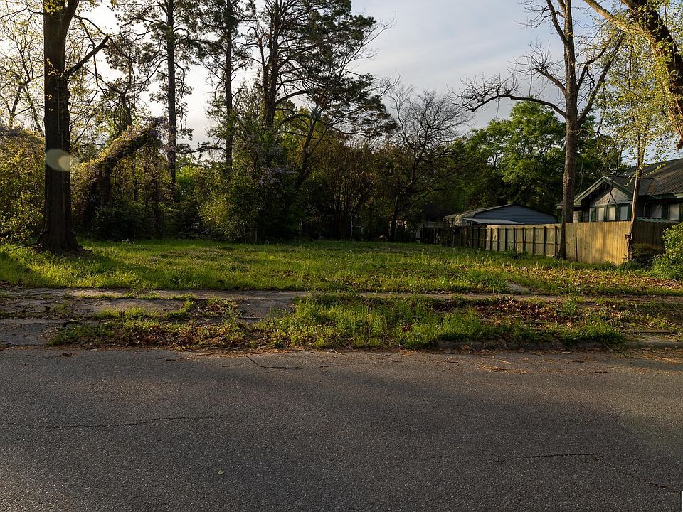 1st image of 209 Lazarre Ave