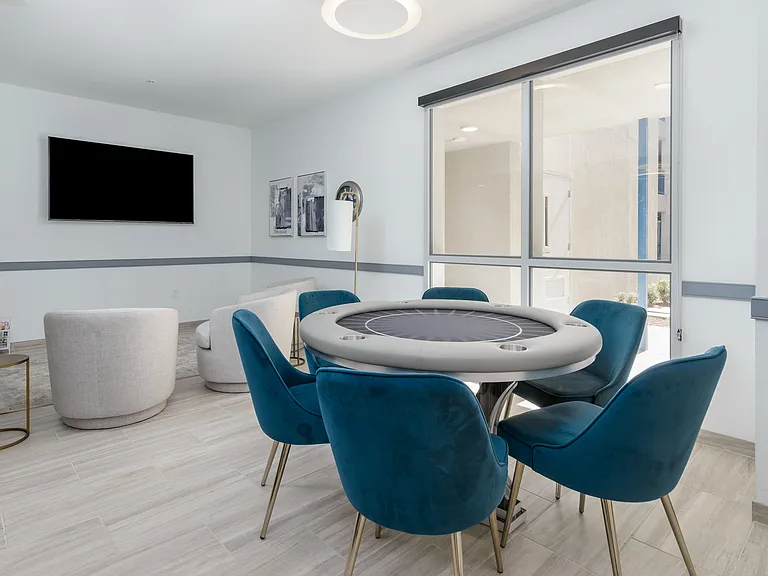 Vantage Apartments — Photo 16