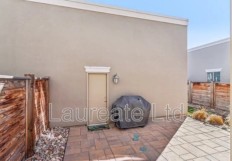 5438 Valentia St — Photo 32