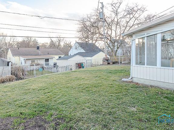 5th image of 2041 Southmoor Dr