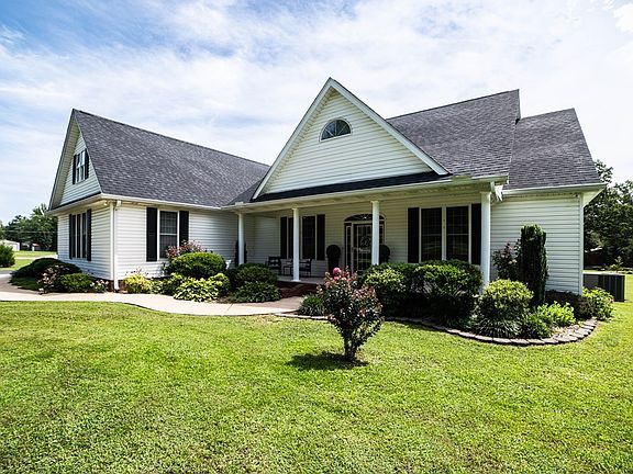 2nd image of 390 Carmen Dr