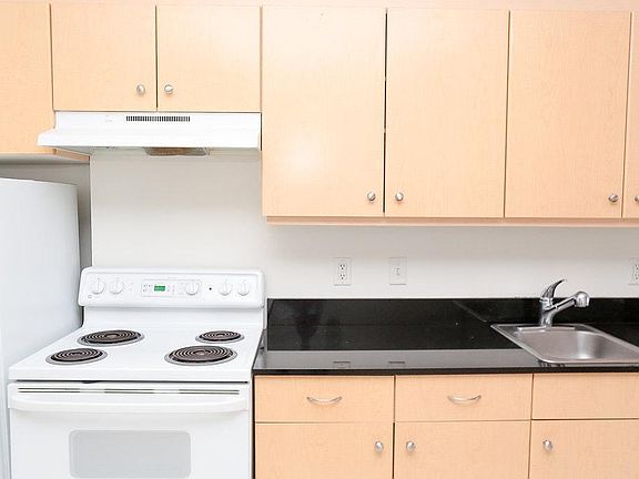 3rd image of 140 S Van Ness Ave Unit 635