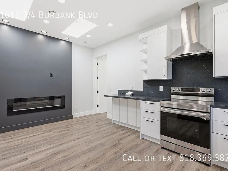 11615 3/4 Burbank Blvd — Photo 8
