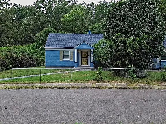 2nd image of 869 Pearce St