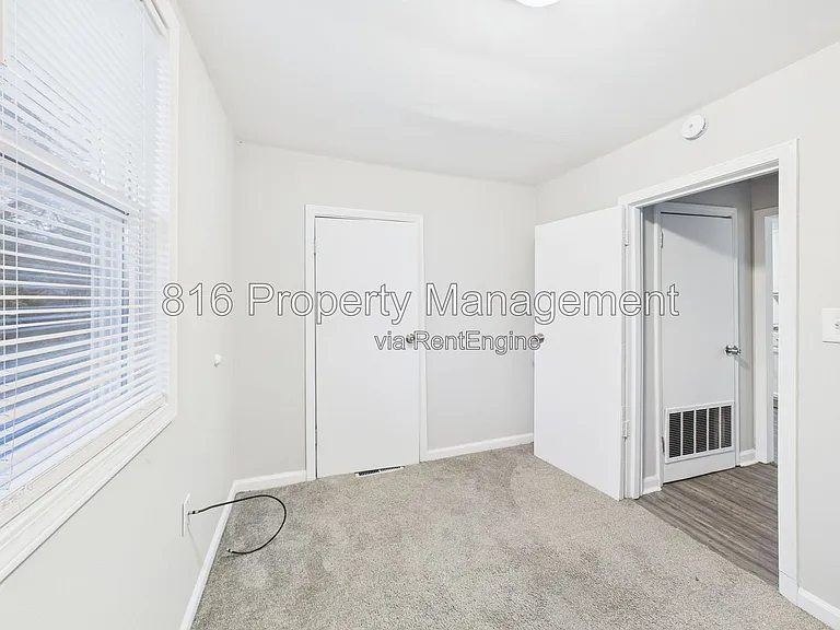 126 S Village Ter — Photo 21