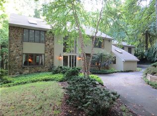 108 Sparrow Hawk Ln, Chadds Ford, PA 19317
