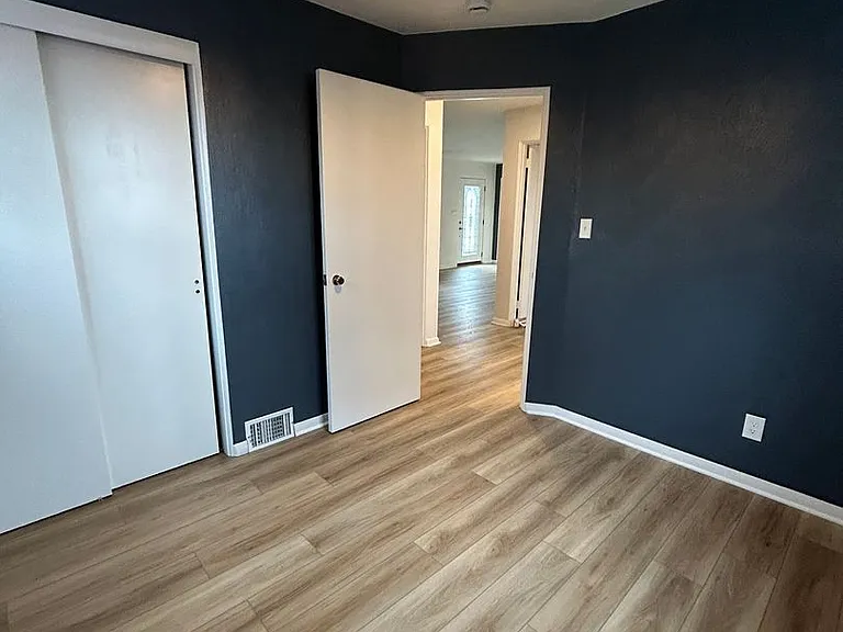 506 Crescent Boulevard Ext — Photo 39